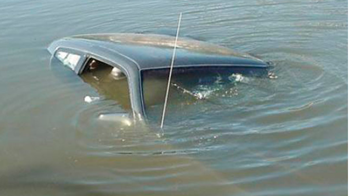 Salyanda avtomobil su kanalına aşıb, ölən və xəsarət alan var 