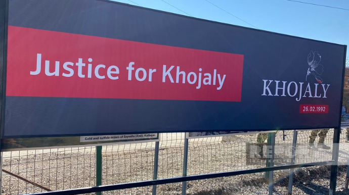 Xankəndi-Laçın yolunda Xocalı soyqırımının ildönümü ilə bağlı lövhələr quraşdırılıb  - FOTO