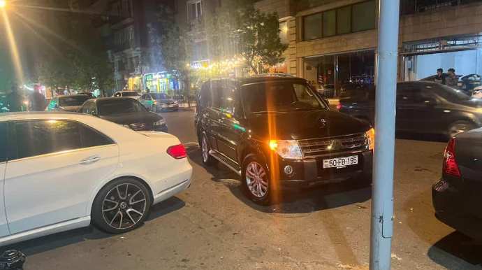 Maşını harada gəldi saxlayıb “yoxa çıxdı”, sürücünü dəqiqələrlə gözlətdi    - VİDEO