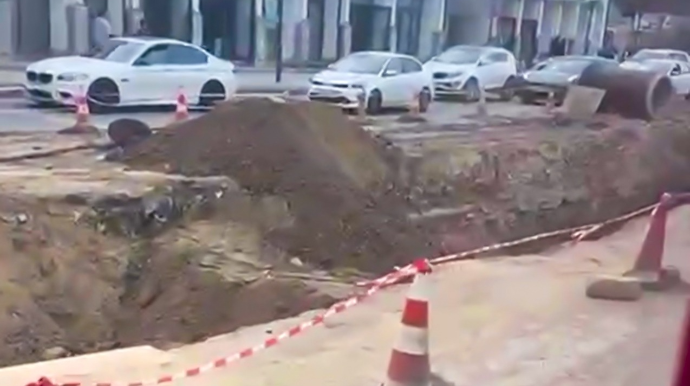 Binəqədi yolunu hansı qurum bu hala salıb? - Boynuna alan yoxdur - VİDEO  