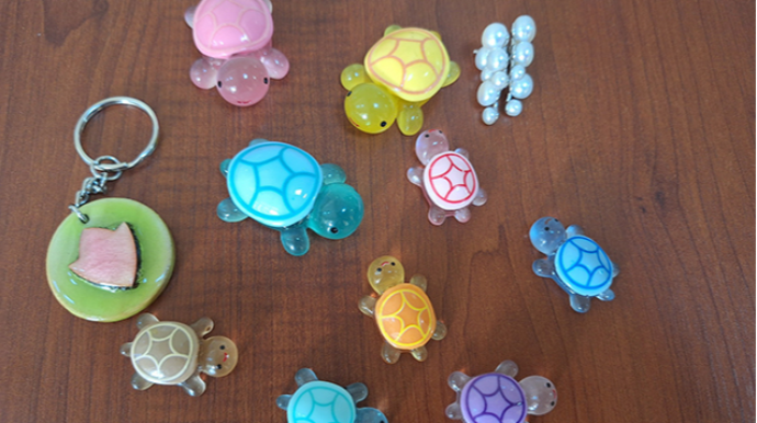 İmtahana cibində oyuncaqlarla gəldi - FOTO