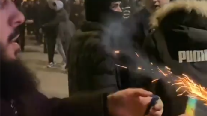 Bayram günü insanların üstünə “vzrıvpaket” atan şəxslər həbs edildi   - VİDEO