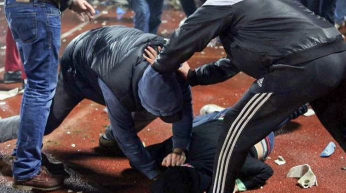 Bakıda kişini döyərək evinin qabağına atıblar