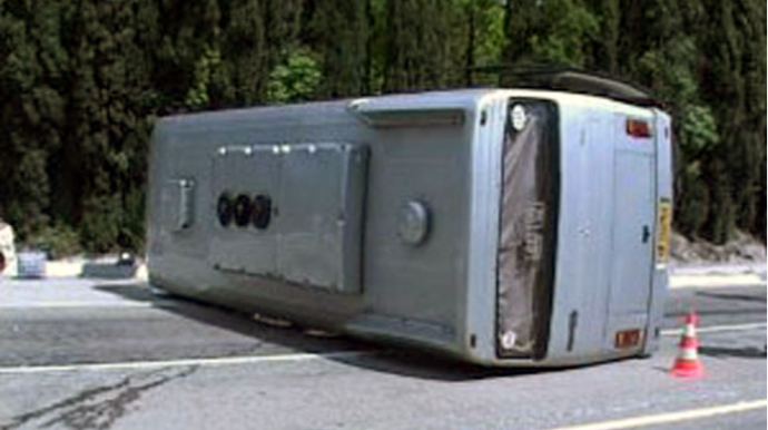 Avtobus aşıb, 10 əsgər yaralanıb 