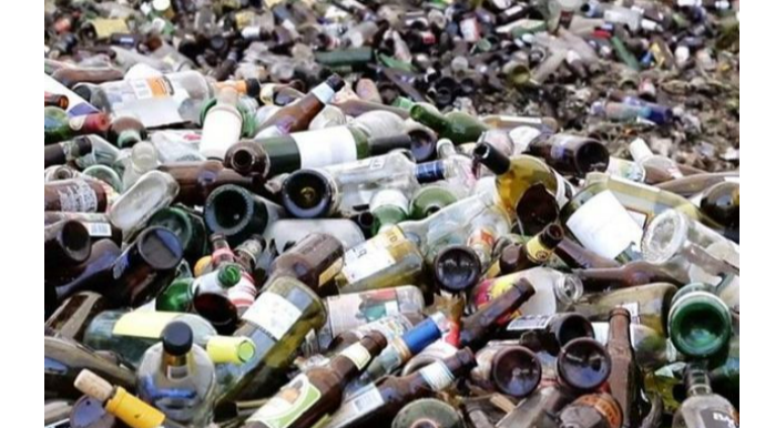 В Азербайджане открываются пункты приема стеклотары  - ФОТО