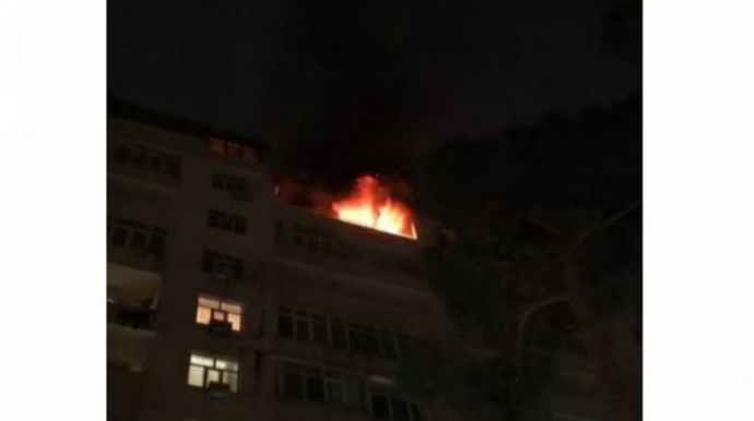 Xırdalanda çoxmərtəbəli binada yanğın baş verib