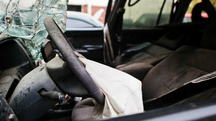 Yevlaxda avtomobillər toqquşdu, ölən var 