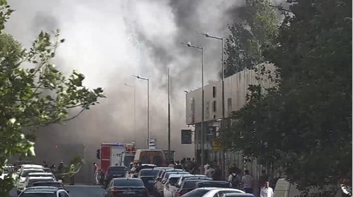 Bakıda tullantılar yığılan sahədə yanğın olub, əraziyə polis cəlb olunub - VİDEO 