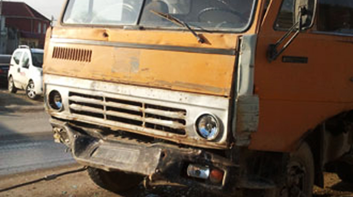 Qaradağda bir nəfər "KamAz" qoşqusunun altında qalaraq ölüb 