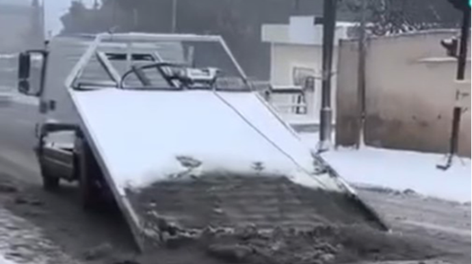 Bakıda yolu qardan bu üsulla təmizlədi - VİDEO