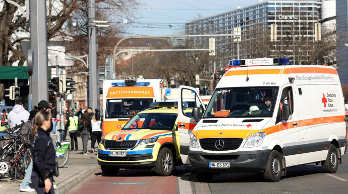 Yük maşını avtobusla toqquşub, azı 15 nəfər ölüb 