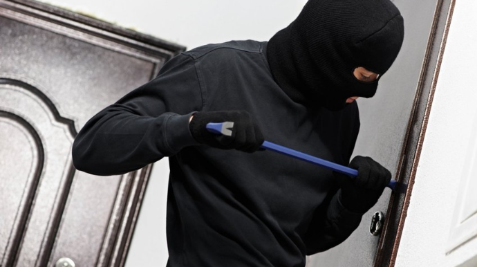 Göyçayda nişanlı qızın cehizləri oğurlandı