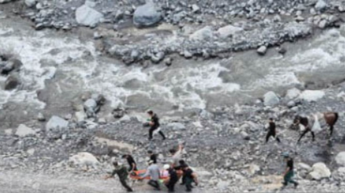 Qəbələdə atla dərəyə yıxılan çoban xilas edilib - FOTO