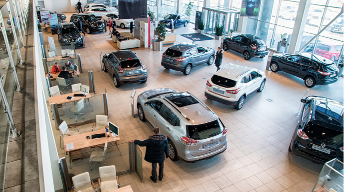 Rusiyada avtosalonlar kütləvi şəkildə bağlanır 