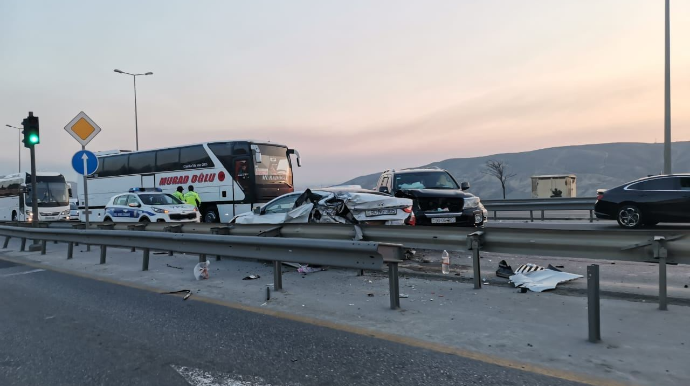 Kənar Dairəvi yolda iki avtomobil toqquşdu  - FOTO