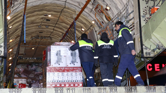 Mehriban Əliyevanın göstərişi ilə daha bir humanitar yardım təyyarəsi Türkiyəyə yola düşüb 