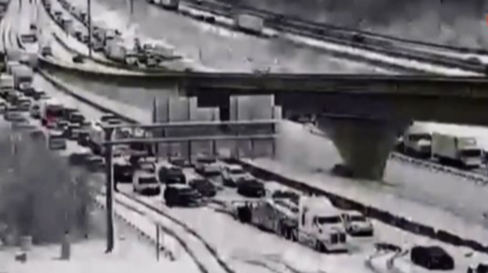 Yollar bağlandı:  Sürücülər 15 saat tıxacda qaldılar  - VİDEO