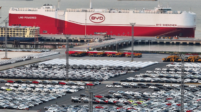 Dünyanın ən iri avtomobildaşıyan gəmisi ilk səfərinə başlayıb - VİDEO 