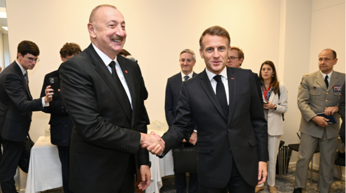 İlham Əliyev Kopenhagendə Emmanuel Makronla görüşüb - FOTOLAR