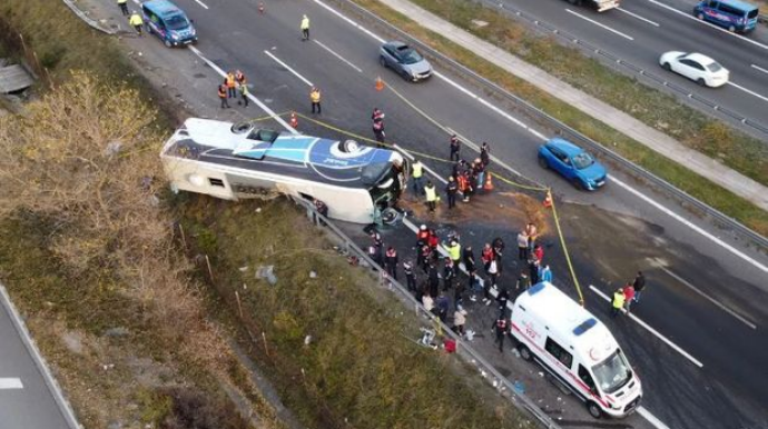 Türkiyədə sərnişin avtobusu aşdı: 3 ölü, 32 yaralı - VİDEO