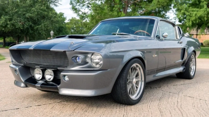 Məşhur filmdəki avtomobilin "əkizi" hərraca çıxarıldı - 175 000 dollara - FOTO