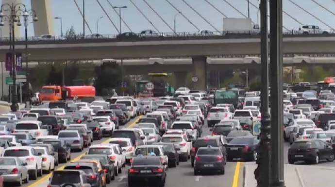 Bakıda bir ildə maşınlarla 2 milyard səfər edilib 