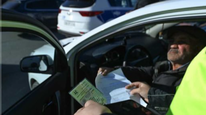 Piyadaların sağlamlığına yüngül xəsarət yetirilməsinə görə cərimə artırılır 