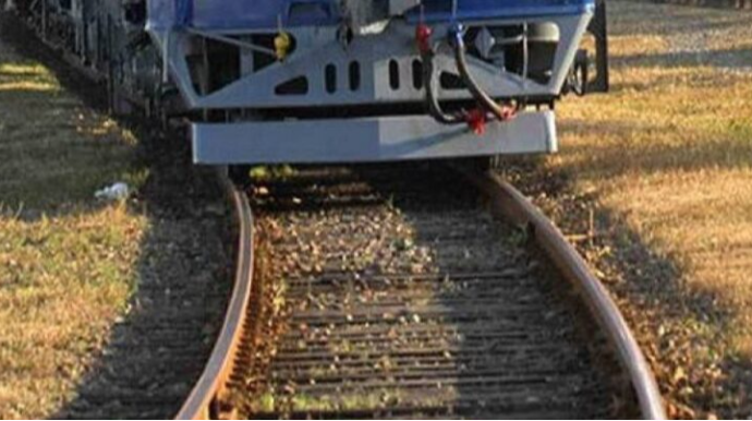 Xaçmazda maşın dəmir yoluna çıxıb qatarla toqquşdu - Sürücü öldü - YENİLƏNİB