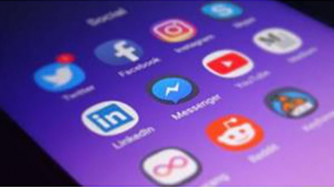 Dünya əhalisinin yarısı sosial şəbəkələrdən istifadə edir