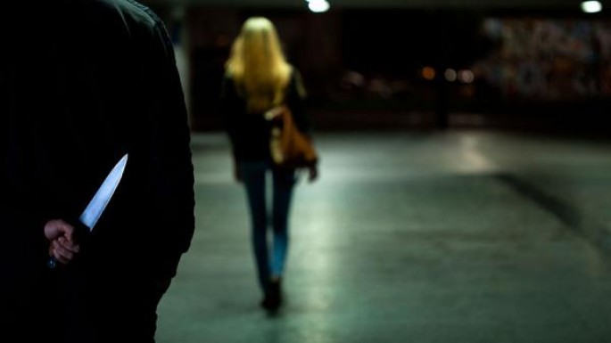 Küçədə gənc qız bıçaqlanıb - Bakıda