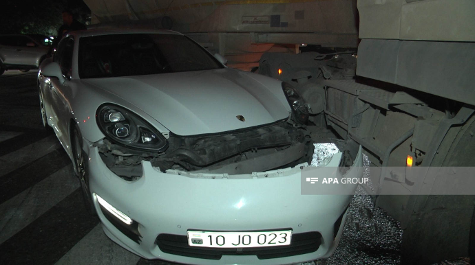 Bakıda “Porsche” yük maşını ilə toqquşdu  - FOTO