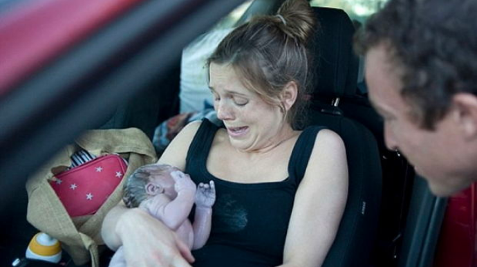 Qadının taksidə sancısı tutdu: Sürücü çarəsiz qaldı...   - VİDEO