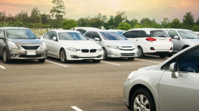 Sürücülərin qışda ən çox təkrarladığı səhv; maşını ağacların, binaların altında saxlamayın - TÖVSİYƏ 