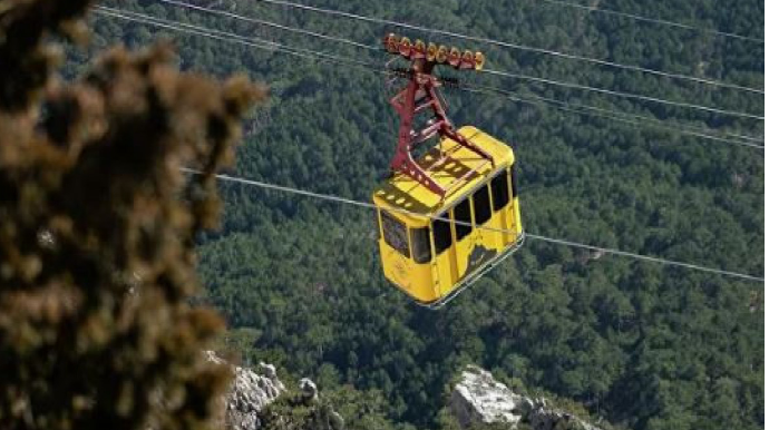 Ermənistanda 30-dan çox adam kanatın kabinəsində asılı vəziyyətdə qalıb