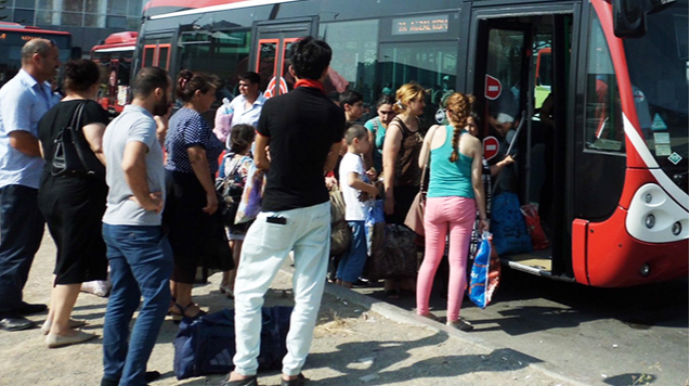“BakuBus”ın qarajında 500 avtobus var - Camaat saatlarla gözləyir 