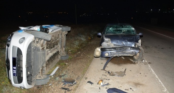 Əks zolağa çıxıb polis maşını ilə toqquşdu: yol patrul avtomobili aşdı - FOTO