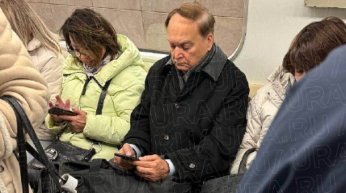 Keçmiş səfir metroda görüntülənib   - FOTO