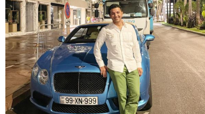 Əməkdar artist "Bentley"si ilə Fransaya getdi - FOTO