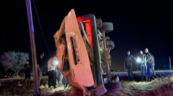 Mikroavtobus xəndəyə aşdı, ölən və yaralananalar var 