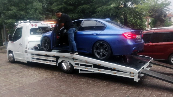 Hökumət binasının qarşısında “BMW”ilə “avtoş”luq edən sürücü cərimələndi; 3 min - VİDEO 