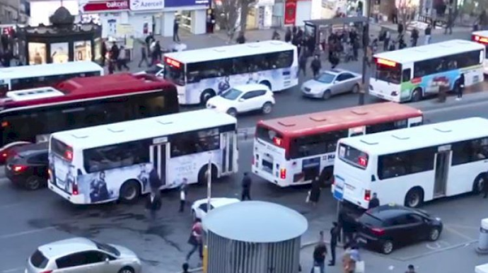 Binədə avtobus qıtlığı:  “Bir azdan məktəb başlayır, nə edəcəyik?”