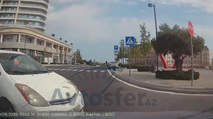 Sükan arxasında telefonla oynayan sürücü ağır qəza törətdi - 99-ON-680 - VİDEO