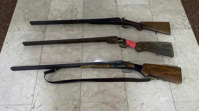Polis qanunsuz saxlanılan silahları götürdü 