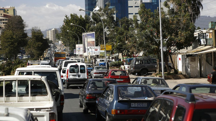 Əhalinin yarısı elektrik tanımır, hökumət elektromobili təşviq edir 