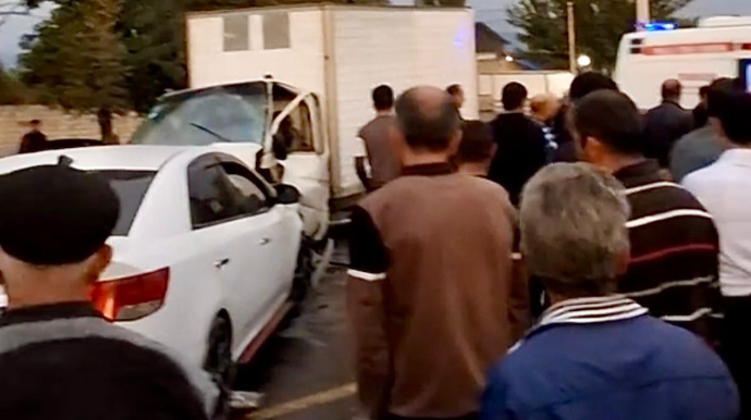 Şəkidə “KIA” yük maşınına çırpıldı, qadın sərnişin yaralandı    - VİDEO