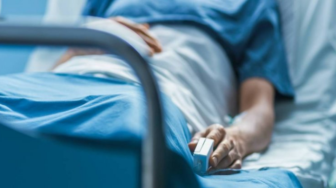 Bakıda nazir müavininin qabırğaları sındı: xəstəxanaya yerləşdirildi - FOTO 