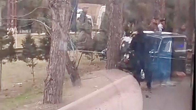 Suraxanıda idarəetmədən çıxan “VAZ” ağaca çırpıldı   - VİDEO