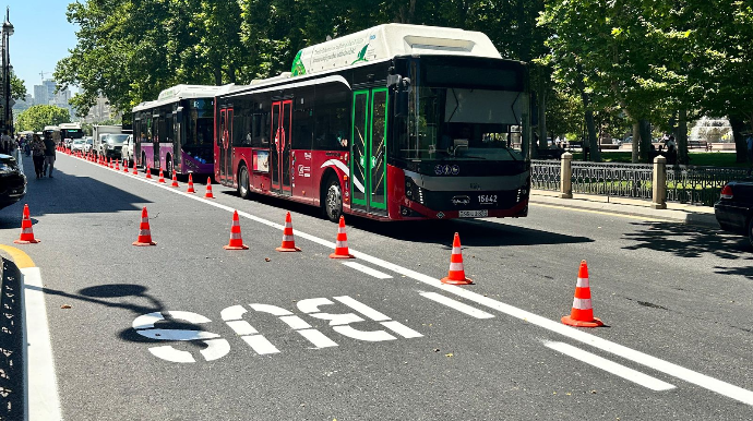 Bakının mərkəzi küçələrində avtobus zolaqları çəkilir 