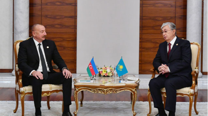 İlham Əliyev Tokayevə zəng etdi 