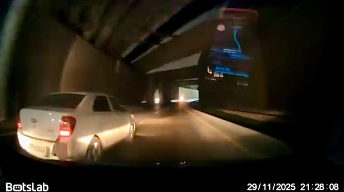 Sağ zolaqdakı avtomobili görməzdən gələn sürücü qəza riski yaratdı - VİDEO